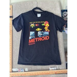 Boys Metroid Vintage style 8 bit cover art Shirt Size Small Nintendo Video games